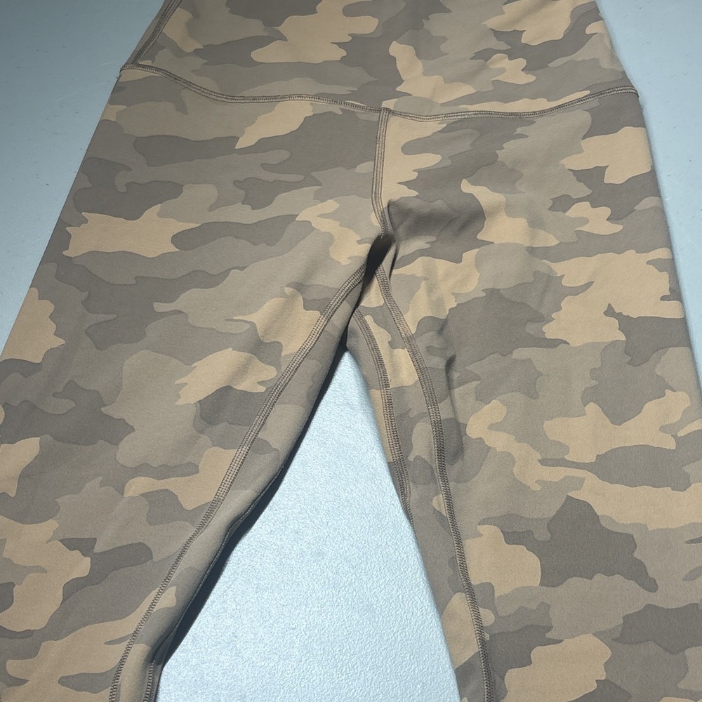 Lululemon Leggings Women's 6 Brown Camouflage Pant Gym Train Run LW5DMTS